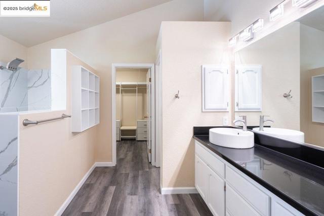 1003 Linda Vista Way, Rio Vista CA: https://media.crmls.org/mediaz/b71f92c5-2bac-4cf7-a611-1691ec16a0b4.jpg