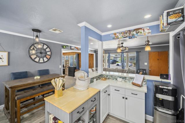 6352 Cleo St, San Diego CA: https://media.crmls.org/mediaz/b71fb14d-a3d2-48b0-add3-86366604b849.jpg