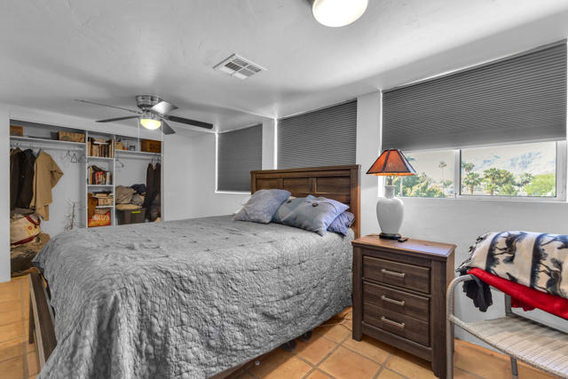 40 Country Club Drive, Palm Desert CA: https://media.crmls.org/mediaz/b720db33-6150-453c-bdee-b051331224aa.jpg