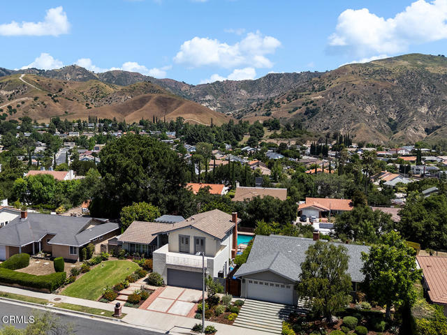 18845 Braemore Road, Porter Ranch CA: https://media.crmls.org/mediaz/b721274e-66bd-43e1-9b96-062bbd730938.jpg