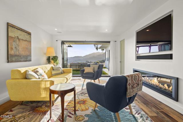 1417 Foothill Road, Ojai CA: https://media.crmls.org/mediaz/b7213e8f-ba3a-4200-b84c-d25680645d7c.jpg