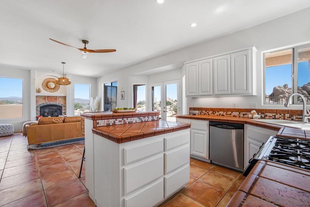 MLS #250040901SD image #10