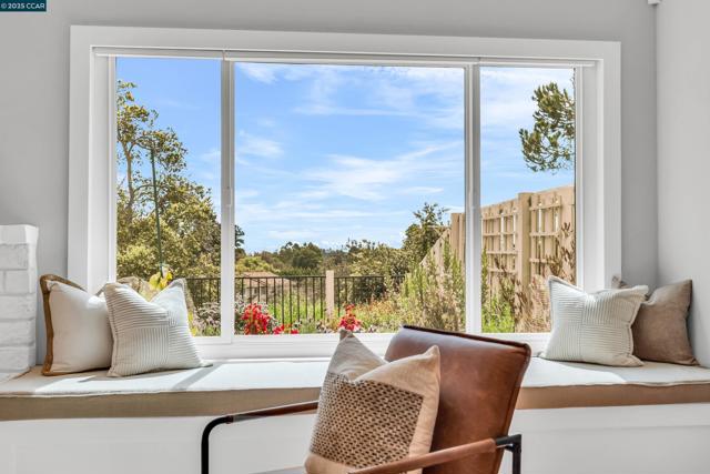 31 Turtle Creek Street, Oakland CA: https://media.crmls.org/mediaz/b721710d-3a43-4eb8-87a4-494965860ff1.jpg