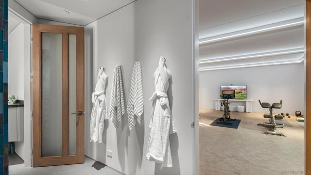 1230 Neptune Ave, Encinitas CA: https://media.crmls.org/mediaz/b72238db-d577-4bcd-a0e7-0adad3e1b5c1.jpg