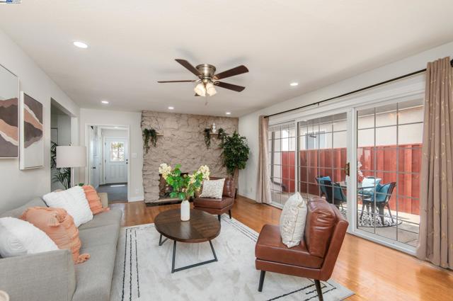 16560 Russell Ct, San Leandro CA: https://media.crmls.org/mediaz/b7225a7b-684e-44d9-8557-da2b3f725770.jpg