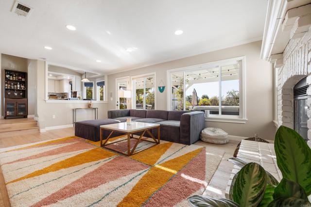 Detail Gallery Image 11 of 28 For 2072 Wandering Rd, Encinitas,  CA 92024 - 4 Beds | 2/1 Baths