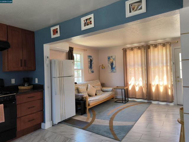13 Werden St, Vallejo CA: https://media.crmls.org/mediaz/b722c7cd-faab-405f-8cdf-360fc73425dc.jpg
