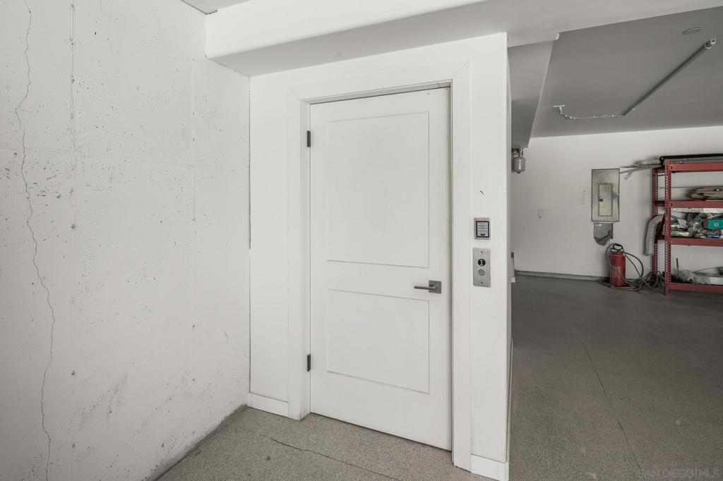 https://media.crmls.org/mediaz/b72330b8-5238-41ee-90e3-197d4a56fcd7.jpg?preset=X-Large