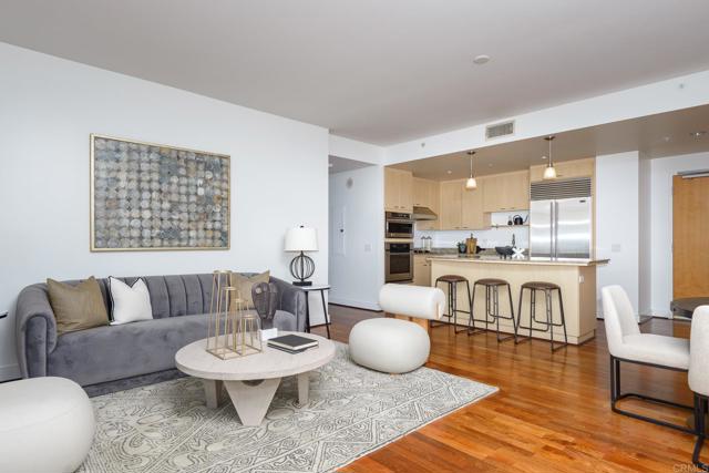 Detail Gallery Image 1 of 1 For 645 Front St #610,  San Diego,  CA 92101 - 2 Beds | 2 Baths