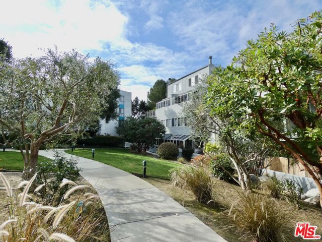 240 The Village, Redondo Beach, California 90277, 2 Bedrooms Bedrooms, ,2 BathroomsBathrooms,Residential,Sold,The Village,22122661