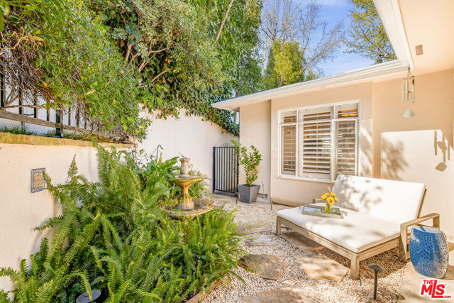 678 Loring Avenue, Los Angeles CA: https://media.crmls.org/mediaz/b723a5f1-7083-4e06-9067-546935a6330b.jpg
