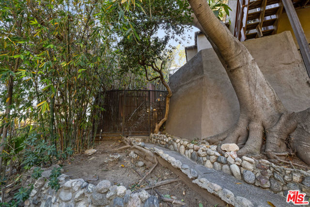 400 W Avenue 42 Avenue, Los Angeles CA: https://media.crmls.org/mediaz/b723ed91-5c16-4465-8545-b06d0f45661a.jpg