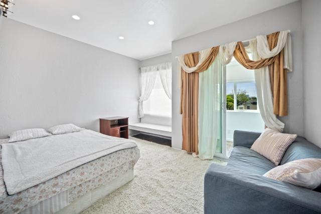 441 W Macarthur Boulevard, Oakland CA: https://media.crmls.org/mediaz/b7243210-3f3a-4e25-9fe0-7aea93ece8e9.jpg