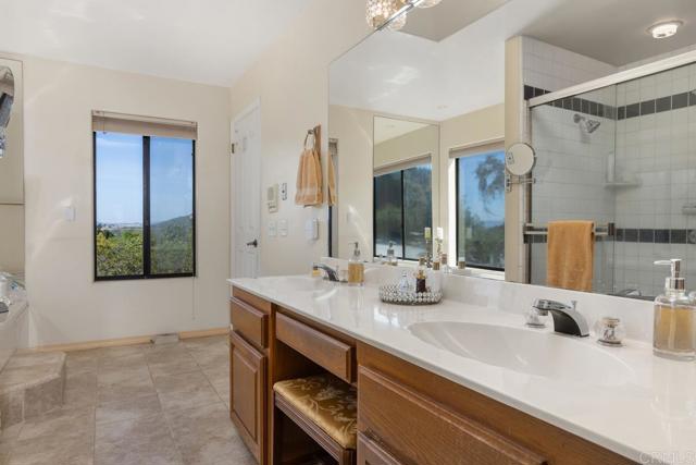 Detail Gallery Image 35 of 54 For 2394 Vista Grande, Vista,  CA 92084 - 3 Beds | 2/1 Baths