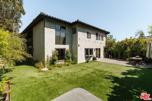 17273 Avenida De La Herradura, Pacific Palisades CA: https://media.crmls.org/mediaz/b7252ad6-c006-4b26-8e3d-c285fd7b4c0d.jpg