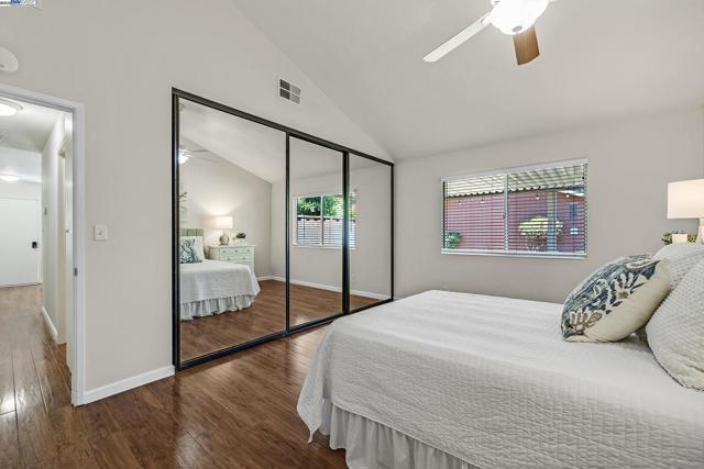 36055 Easterday Way, Fremont CA: https://media.crmls.org/mediaz/b725da2e-1ee2-4231-b2d8-425ebb756639.jpg