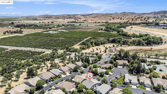1012 Centennial Drive, Brentwood CA: https://media.crmls.org/mediaz/b725e1cc-a33f-48a6-82b8-43bffb551dcb.jpg