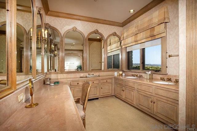 14716 Ladys Secret Drive, Rancho Santa Fe CA: https://media.crmls.org/mediaz/b726eae2-2b0f-4193-b8a7-bcdd45455654.jpg