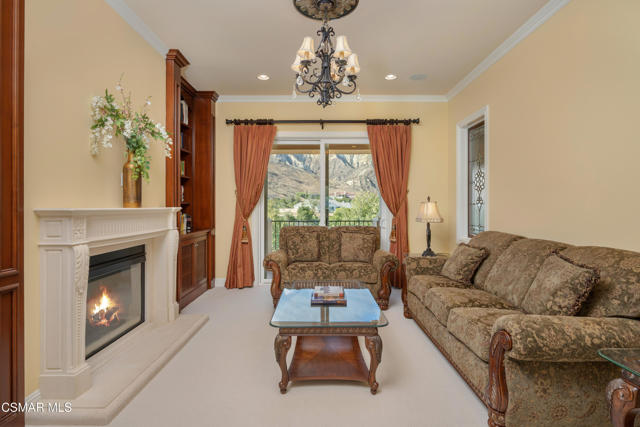 2462 Lost Canyons Drive, Simi Valley CA: https://media.crmls.org/mediaz/b72714f1-5533-4e71-8730-3c721d2fed56.jpg