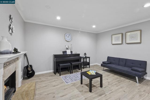 1117 Indian Summer Ct, San Jose CA: https://media.crmls.org/mediaz/b7271d5e-2206-4b8d-be73-1fcb5b81cf6b.jpg