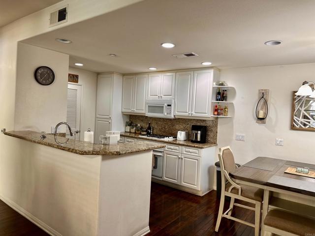 Detail Gallery Image 5 of 11 For 95 via Sovana, Santee,  CA 92071 - 2 Beds | 2 Baths