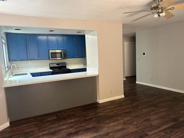 22200 Cynthia Ct, Hayward CA: https://media.crmls.org/mediaz/b728c9fc-d4d7-4725-90d2-ac905ddfc594.jpg