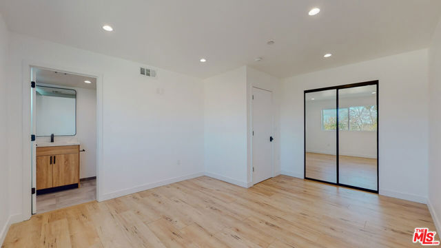 14423 Califa Street, 1/2 photo 23