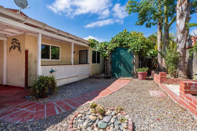 1441 Peacock Blvd, Oceanside CA: https://media.crmls.org/mediaz/b728db14-e458-423c-ab27-a47f967eaf1b.jpg