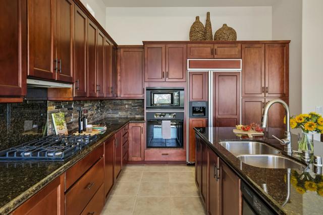 51686 Via Sorrento, La Quinta CA: https://media.crmls.org/mediaz/b7290dcd-f2b9-4f0f-91b9-7dc7891a2711.jpg