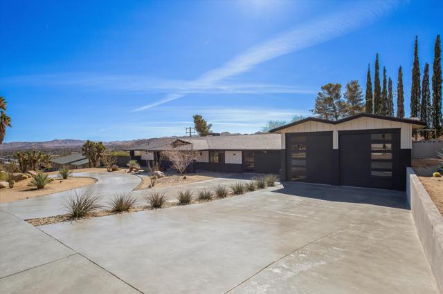 7458 Cardillo Trail, Yucca Valley CA: https://media.crmls.org/mediaz/b7292520-eb8d-4ec9-b476-806ea872dec5.jpg