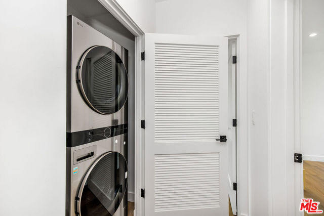 1616 S Sycamore Avenue, Los Angeles CA: https://media.crmls.org/mediaz/b729508c-24b2-4993-9d4e-c9d13d9a754e.jpg
