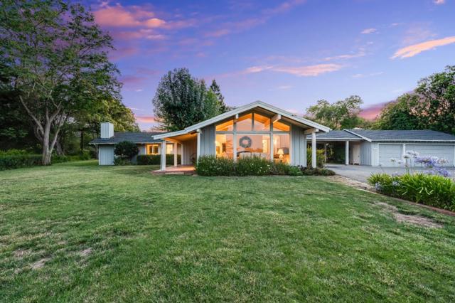 25850 Vinedo Lane, Los Altos Hills CA: https://media.crmls.org/mediaz/b7297fc8-3fc4-4a1e-804d-0f1fd00afcec.jpg