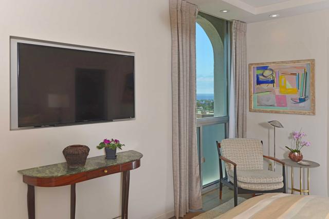 1001 Genter, La Jolla CA: https://media.crmls.org/mediaz/b7298ce8-62c3-4f93-a05c-4462b72c353a.jpg