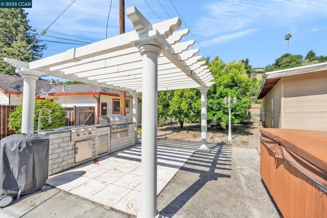 18127 Madison Ave, Castro Valley CA: https://media.crmls.org/mediaz/b729b3fc-ebe8-4aca-ba10-abdeb3c5b387.jpg