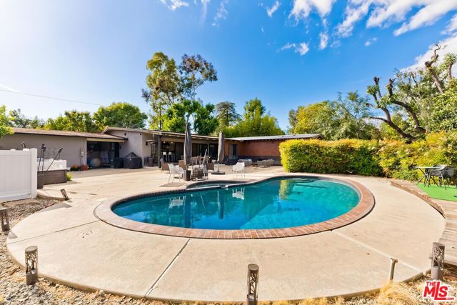 Image 21 of 33 For 8730 Encino Avenue