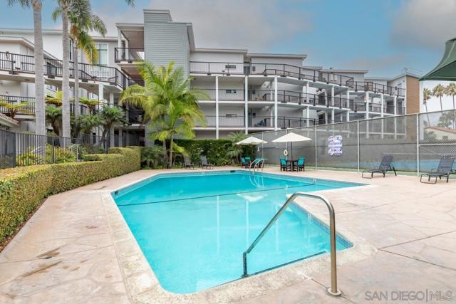 8263 Camino Del Oro, La Jolla CA: https://media.crmls.org/mediaz/b72a3d5d-eca5-43f6-acb6-6fd7c4d3e535.jpg