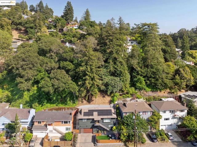 5646 Thornhill Dr, Oakland CA: https://media.crmls.org/mediaz/b72a40c5-47c2-41ad-bf43-5f61857f65e4.jpg