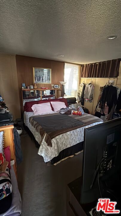 180 E Pepper Drive, Long Beach CA: https://media.crmls.org/mediaz/b72aff34-371e-4004-8db8-1f4dded4096a.jpg