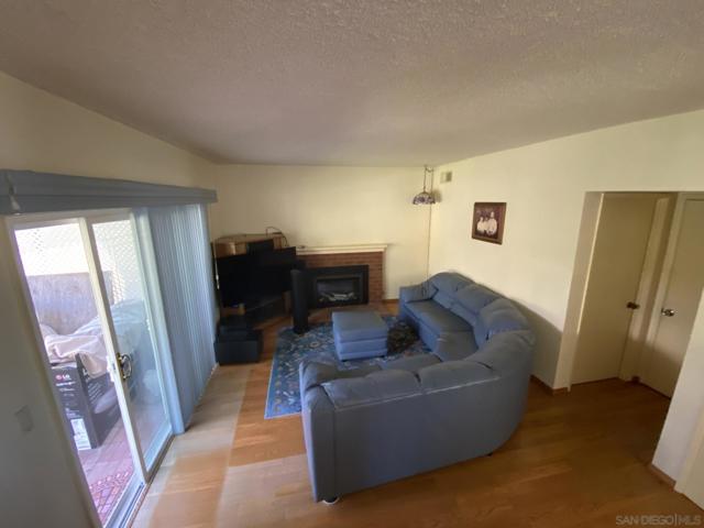 1543 Calle Violetas, Encinitas CA: https://media.crmls.org/mediaz/b72c2925-a761-4e9d-a4b9-8be5276e1a3c.jpg