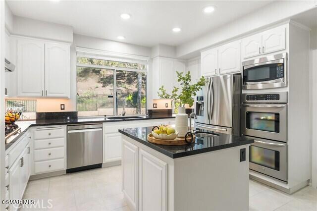 4109 Laurelview Drive, Moorpark CA: https://media.crmls.org/mediaz/b72c3513-60a3-47d2-86f6-c02da644d44b.jpg