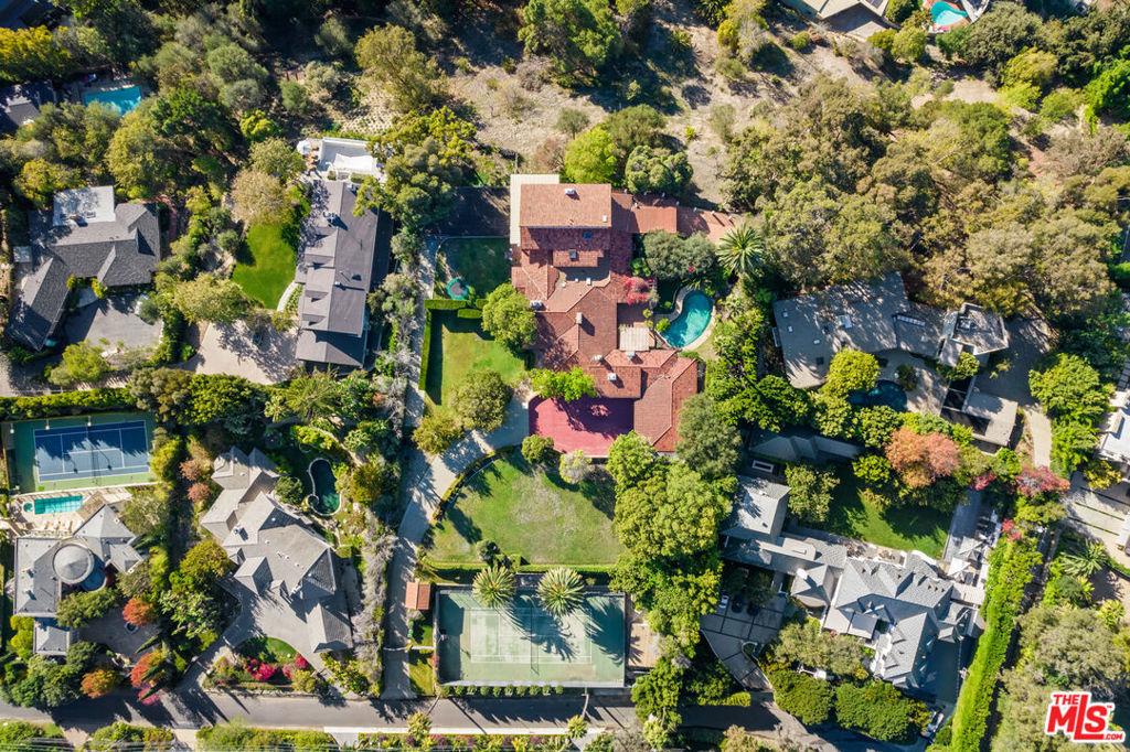735 N Bonhill Road, Los Angeles, CA 90049