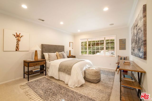 15550 Valley Vista Boulevard, Encino CA: https://media.crmls.org/mediaz/b72cf57e-55ae-4cf1-a786-5670e81961eb.jpg