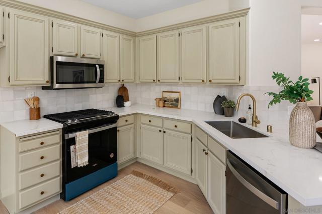 9471 Compass Point Dr S, San Diego CA: https://media.crmls.org/mediaz/b72ecee9-7b6a-41d4-9d02-8053e72807ef.jpg