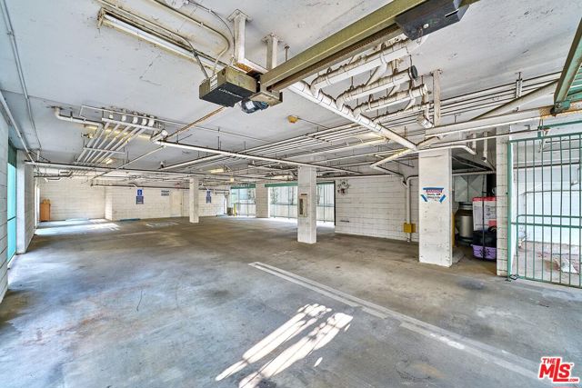 906 S Serrano Avenue, Los Angeles CA: https://media.crmls.org/mediaz/b72edcbd-0b4a-4fcc-878e-fe1554872b0d.jpg