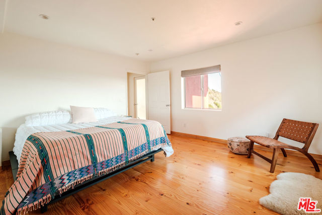 3029 Sequit Drive, Malibu CA: https://media.crmls.org/mediaz/b72f947d-0b48-4896-bd2d-8af933bb9fc1.jpg