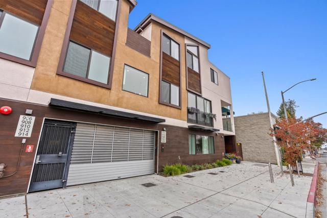 924 Woodside Road, Redwood City CA: https://media.crmls.org/mediaz/b72fbc63-9d81-460a-a78c-5a948b584771.jpg