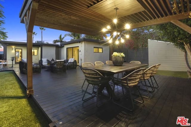 3838 Buena Park Drive, Studio City CA: https://media.crmls.org/mediaz/b7300768-4e99-47fa-bc8a-02488fc2ebd7.jpg