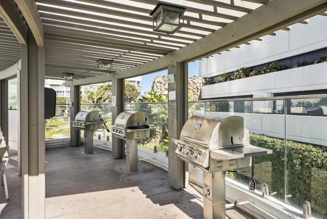 1780 Avenida Del Mundo, Coronado CA: https://media.crmls.org/mediaz/b73043c6-9be4-4184-bb79-cb321a5619c1.jpg