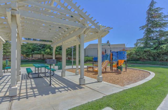 271 Azalea Place, Soledad CA: https://media.crmls.org/mediaz/b7305947-f761-4c3b-983e-08ec93e0baa5.jpg