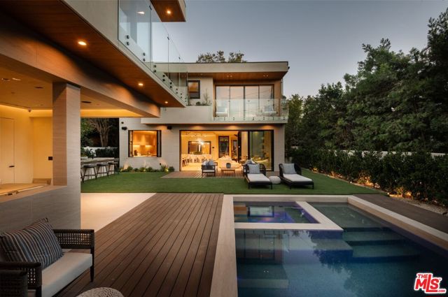 13221 Hesby Street, Sherman Oaks CA: https://media.crmls.org/mediaz/b7307015-288f-47b2-926c-3e4c63068102.jpg